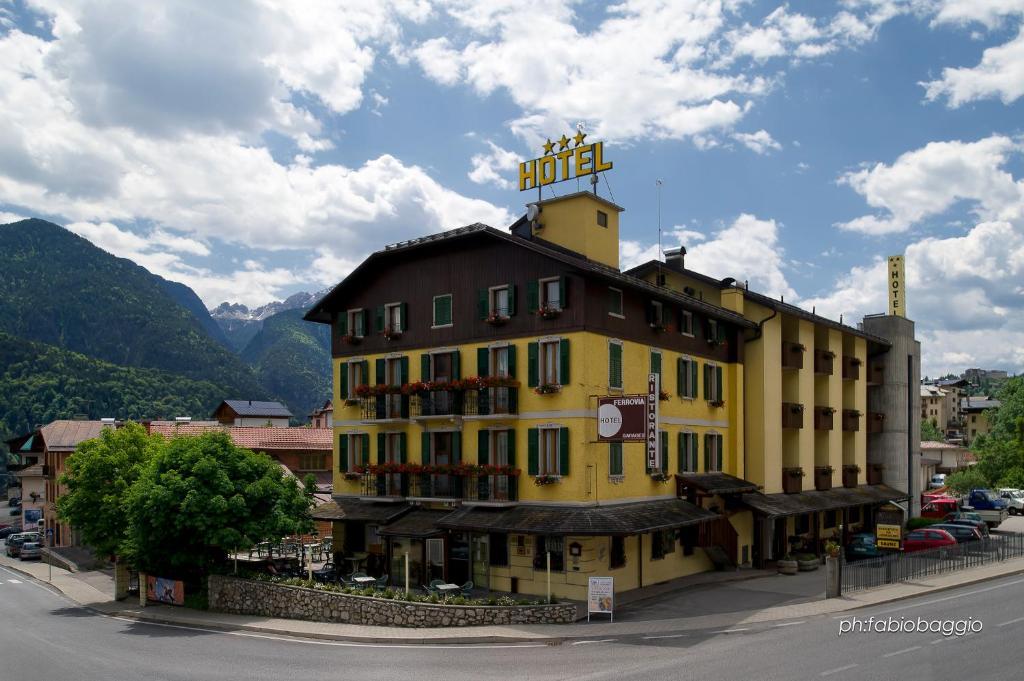 Hotel Ferrovia Calalzo di Cadore Exterior photo